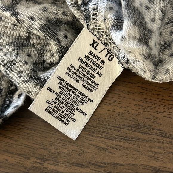 ❤️ Aeropostale Monochrome Floral Long Sleeve Tee XL - Picture 10 of 10